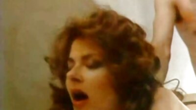 draugai seksuali žmona baltais apatiniais oraliniu ir pilnu seksu