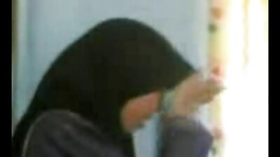 44 metų Shelly oranžiniais marškinėliais