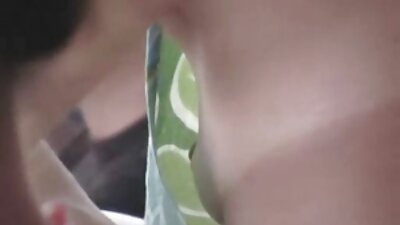 Mano žmona Maka rami šiluma su geltonomis dildo tinklinėmis kūno kojinėmis