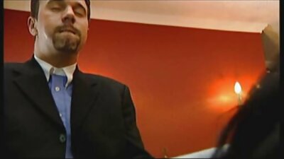 Mano vergas liežuviu laižo man kojas ir ragauja pirštus